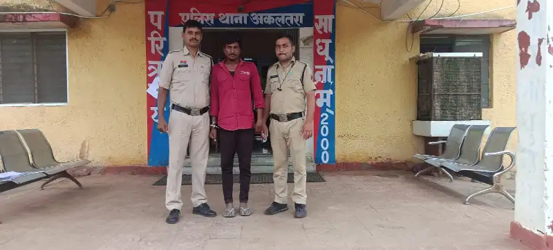 अकलतरा: घर में घुसकर महिला से अश्लील हरकत और धमकी देने वाला आरोपी गिरफ्तार 1 1002570189