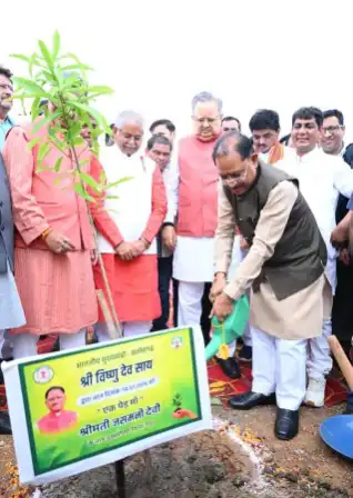 विधानसभा परिसर में 'एक पेड़ मां के नाम 3.0' अभियान, मुख्यमंत्री विष्णुदेव साय और डॉ. रमन सिंह ने लगाया रुद्राक्ष का पौधा 1 1002598280