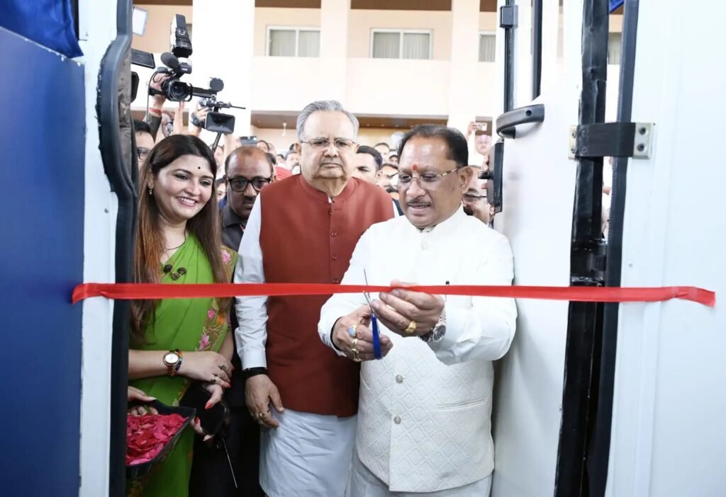 ग्रामीण विद्यार्थियों को आधुनिक तकनीकों से जोड़ना विकसित छत्तीसगढ़ की दिशा में महत्वपूर्ण कदम : मुख्यमंत्री साय 2 10026038484049769132060229744
