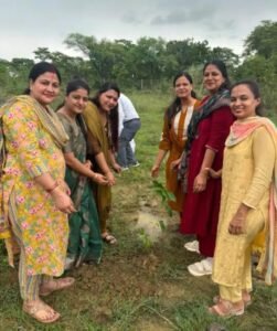 जांजगीर: भागवत सेवा गोष्ठी समिति ने लगाए 150 पौधे, पेड़ बनने तक देखभाल का लिया संकल्प 3 10026248698002370698289278057