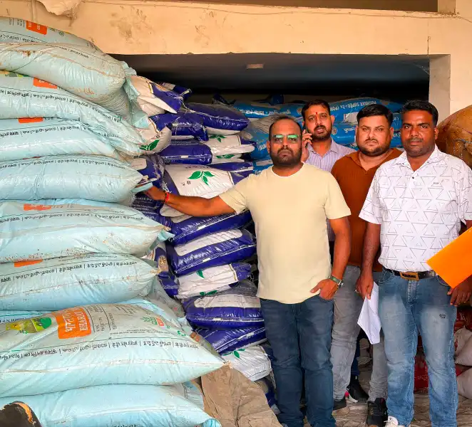 नैला के राजेश खाद भंडार पर बड़ी कार्रवाई, 1013 बोरी उर्वरक के विक्रय पर लगा प्रतिबंध 1 IMG 202607041708138113