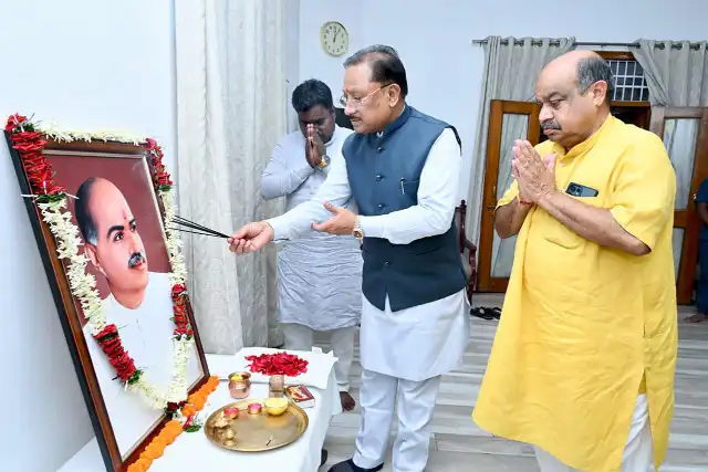 मुख्यमंत्री विष्णुदेव साय ने डॉ. श्यामा प्रसाद मुखर्जी की 125वीं जयंती पर दी श्रद्धांजलि 1 IMG COM 202607061729585003