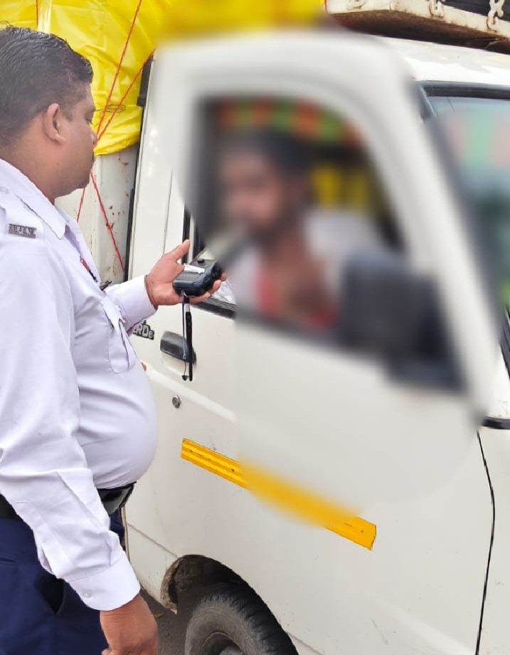 यातायात नियम तोड़ने वालों पर पुलिस की बड़ी कार्रवाई 1 IMG 20260802 172833