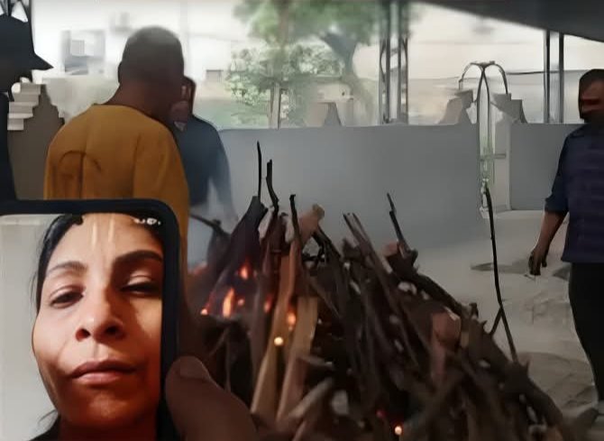 बेटियों ने वीडियो कॉल पर देखा पिता का अंतिम संस्कार: करोड़ों के कारोबारी ने वृद्धाश्रम में तोड़ा दम, मुंबई से बेटी ने भेजे ₹5100 1 IMG 20260806 122430