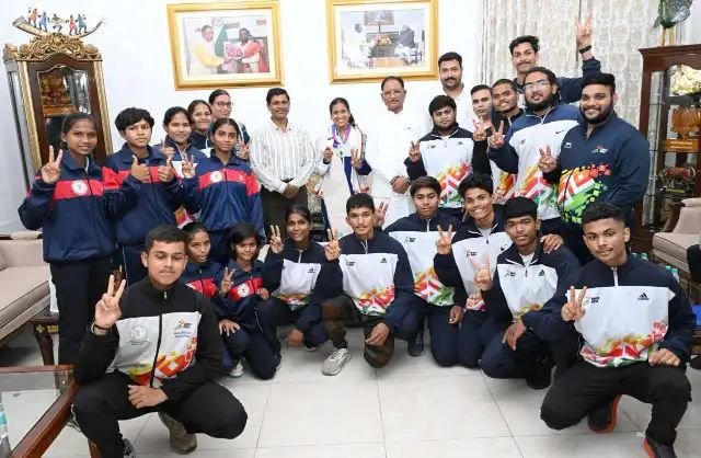 राष्ट्रमंडल खेलों की रजत पदक विजेता ज्ञानेश्वरी यादव का मुख्यमंत्री निवास में भव्य स्वागत 3 img com 2026080322192974414441363799430549917