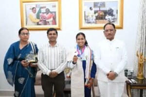 राष्ट्रमंडल खेलों की रजत पदक विजेता ज्ञानेश्वरी यादव का मुख्यमंत्री निवास में भव्य स्वागत 2 img com 2026080322192979928752142744533006256