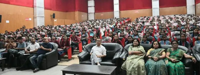 "बेसिक एजुकेशन और सीखने की क्षमता मजबूत होगी तो हर क्षेत्र में सफलता मिलेगी" - कलेक्टर 2 img com 2026080518094686614394389958966021792