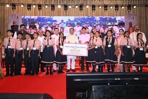 श्रमिक परिवारों के बच्चों के सपनों को पंख देना हमारी प्राथमिकता: मुख्यमंत्री विष्णु देव साय 3 img com 2026082419270109417111384062732726098