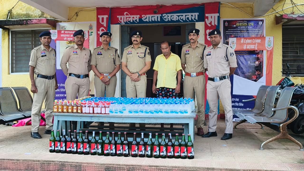 अकलतरा में अवैध शराब के बड़े खेल का पर्दाफाश: शुष्क दिवस पर खपाने छिपा रखी थी 88 हजार की शराब, पुलिस ने तहखाने में मारा छापा 1 IMG 20260929 WA0021