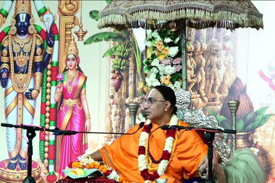 'नंद घर आनंद भयो' के जयकारों से भक्ति रस में डूबा नैला: स्वामी राघवाचार्य जी ने सुनाया कृष्ण जन्मोत्सव और वामन अवतार का प्रसंग 2 img 20260915 1904414021642120504217091